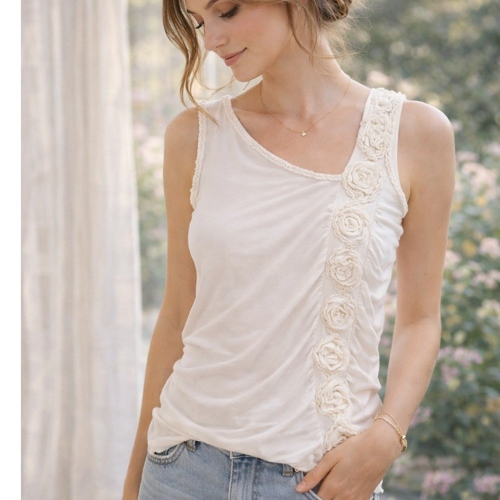 Design History White Floral Applique Top Sleeveless Ruched Blouse M Romantic